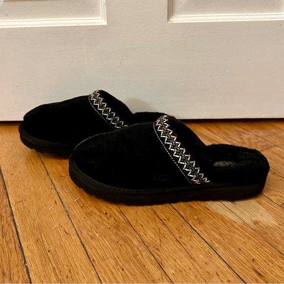 ✨ Ugg backless sheepskin slippers, black 7M - Picture 4 of 5
